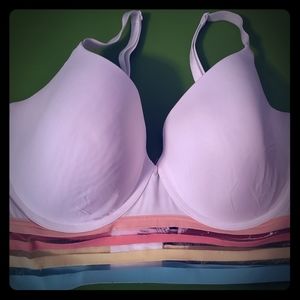 VICTORIA SECRET 38DD Bra.